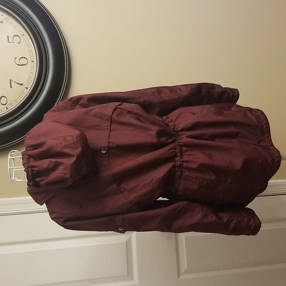 Burgundy jacket. Fits size medium - Picture 5 of 7